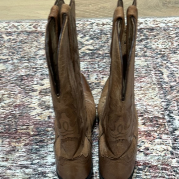 8.5 Lucchese tan Boots - Picture 7 of 10